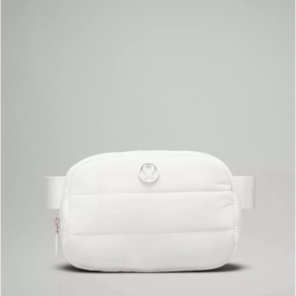 The Lululemon Everywhere Belt Bag Wunder Puff. - Picture 5 of 17